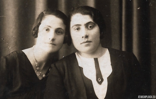 Chana Krasiewicz with her sister